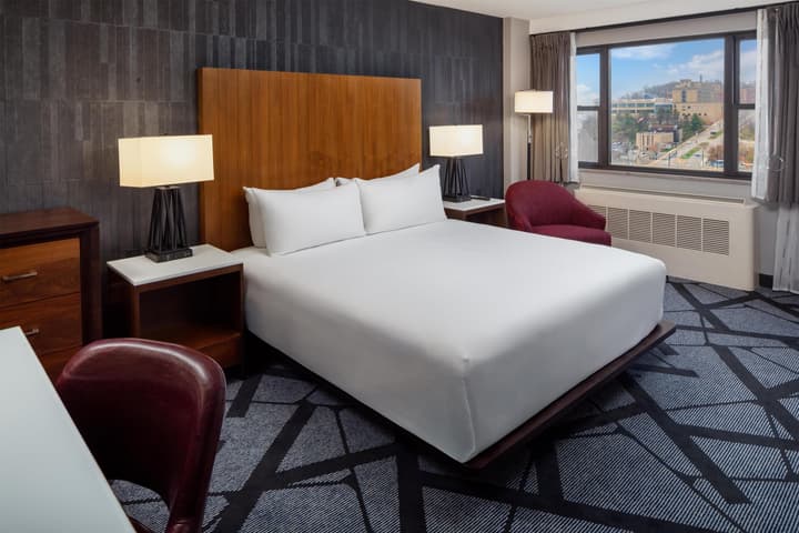 DoubleTree by Hilton Hotel & Suites Pittsburgh Downtown