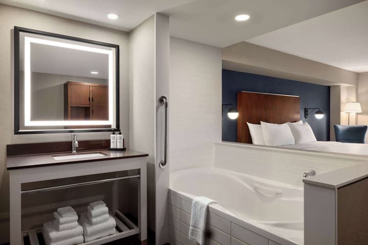 Wyndham Grand Fallsview Hotel