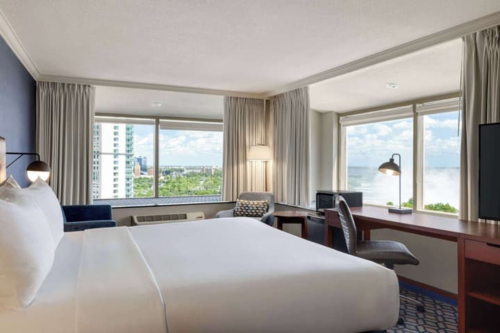 Wyndham Grand Fallsview Hotel