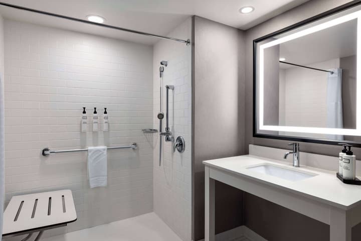 Wyndham Grand Fallsview Hotel
