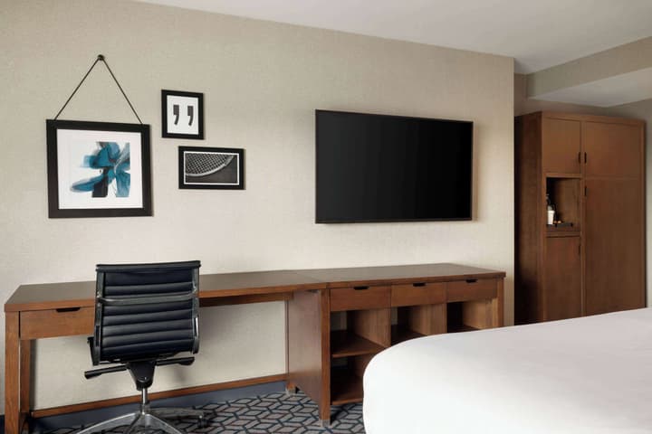 Wyndham Grand Fallsview Hotel