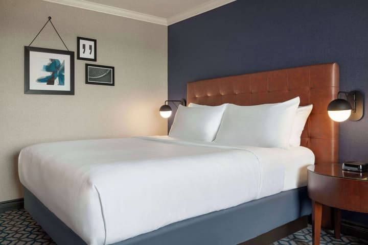 Wyndham Grand Fallsview Hotel
