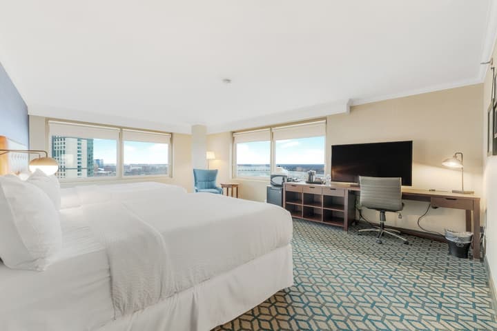 Wyndham Grand Fallsview Hotel