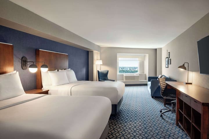 Wyndham Grand Fallsview Hotel