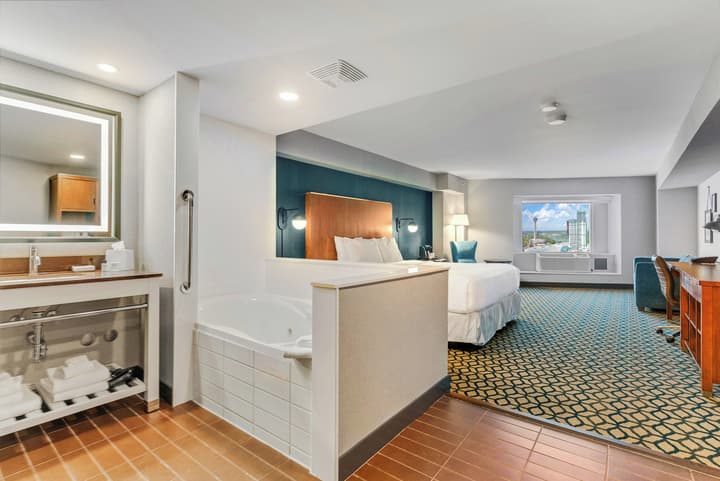 Wyndham Grand Fallsview Hotel