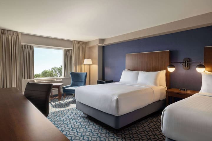 Wyndham Grand Fallsview Hotel