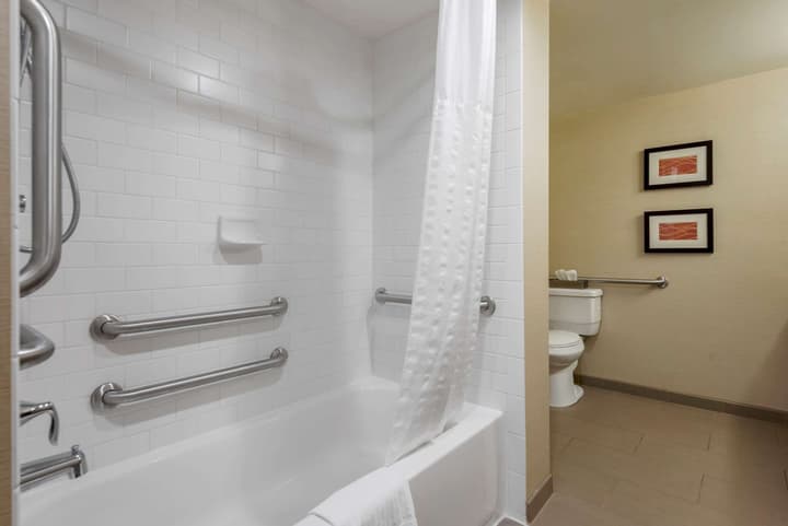 Comfort Inn The Pointe