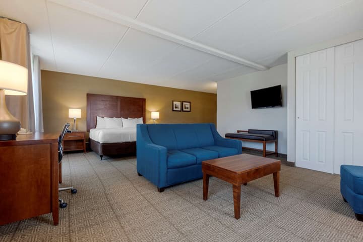 Comfort Inn The Pointe