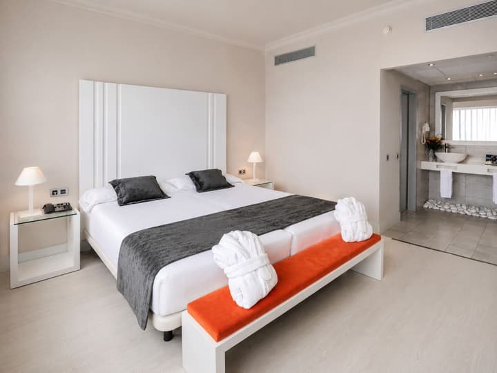 Hotel Chamartin The One