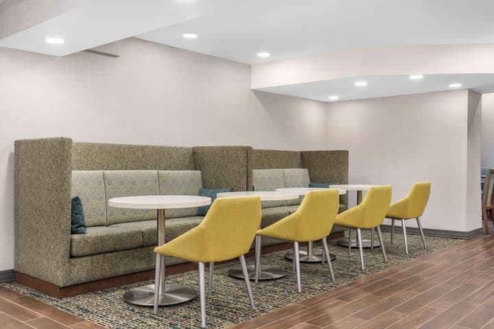 Hampton Inn & Suites by Hilton Toronto Downtown