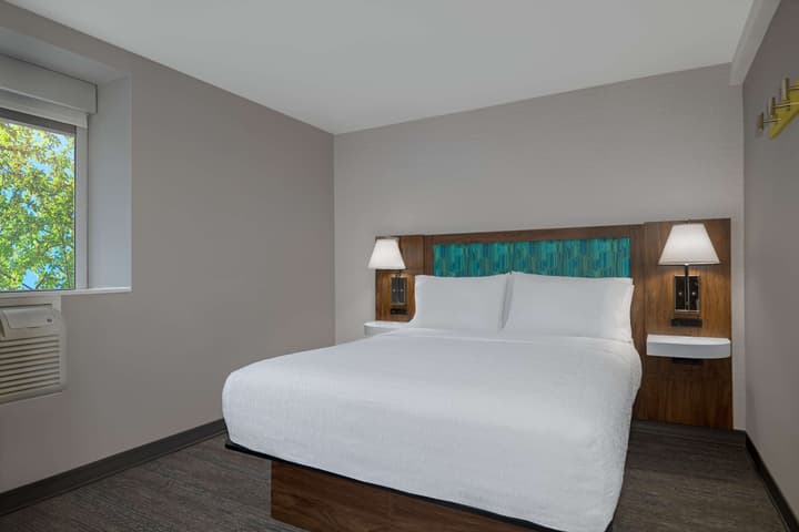 Hampton Inn & Suites by Hilton Toronto Downtown