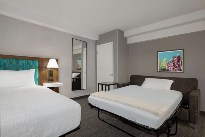 Hampton Inn & Suites by Hilton Toronto Downtown