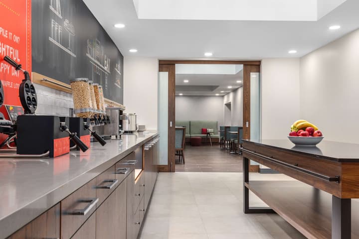 Hampton Inn & Suites by Hilton Toronto Downtown