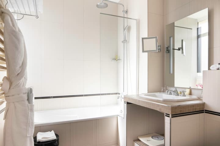 Hôtel Bradford Elysées – Astotel