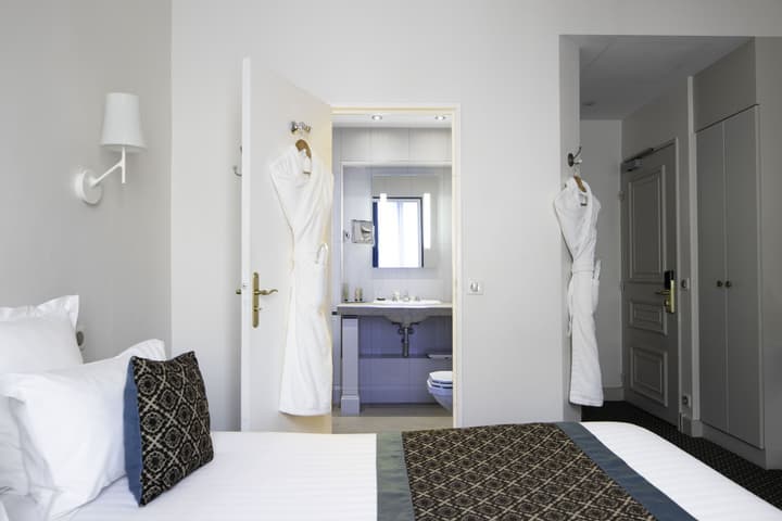 Hôtel Bradford Elysées – Astotel