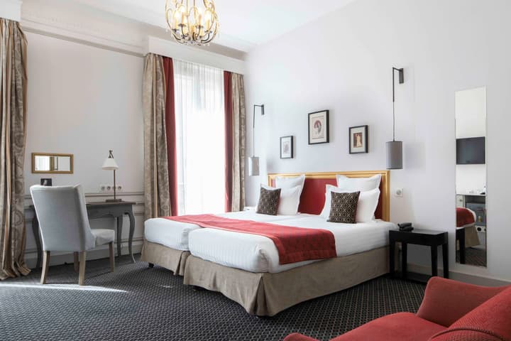 Hôtel Bradford Elysées – Astotel