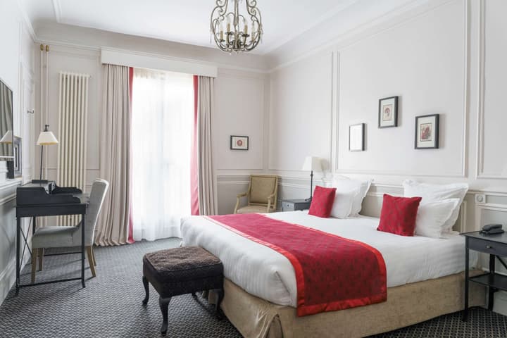 Hôtel Bradford Elysées – Astotel