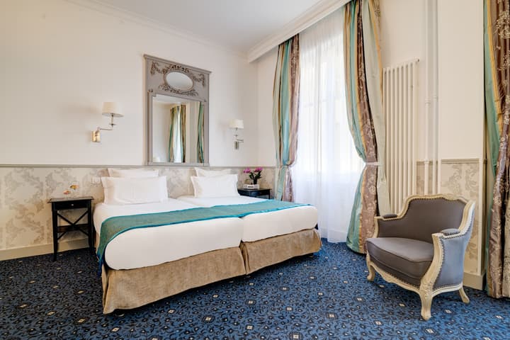 Hôtel Bradford Elysées – Astotel