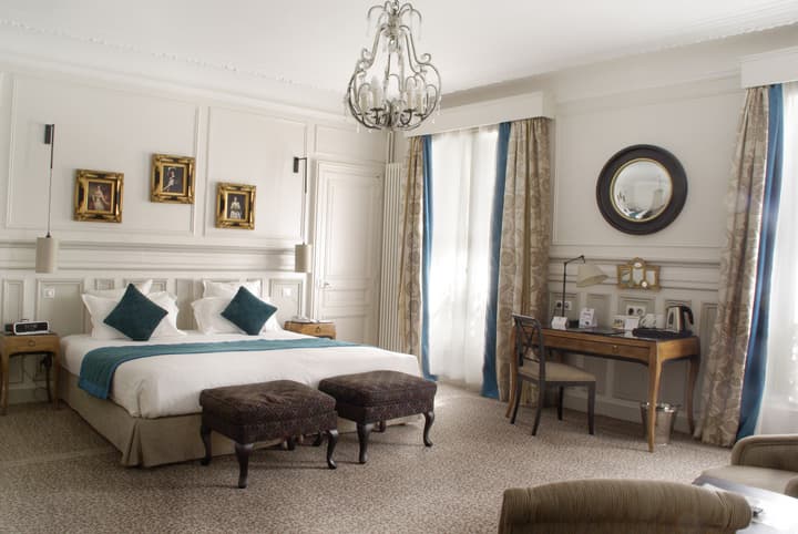 Hôtel Bradford Elysées – Astotel