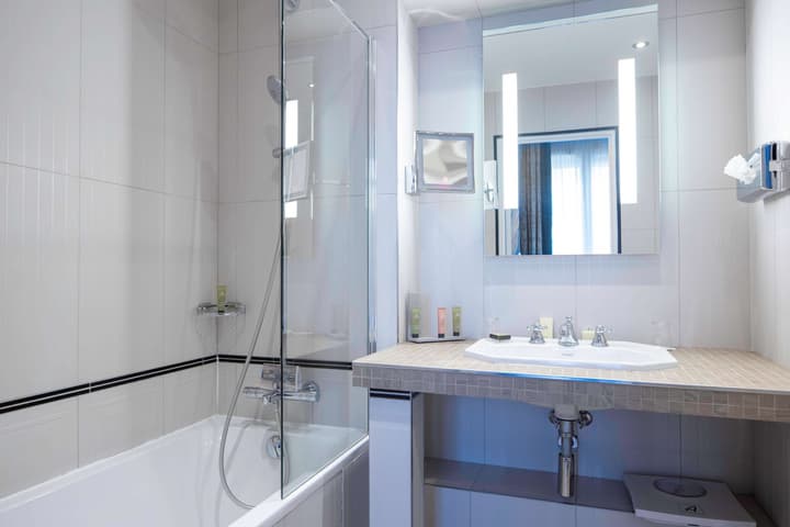 Hôtel Bradford Elysées – Astotel