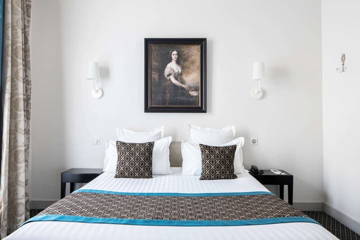 Hôtel Bradford Elysées – Astotel