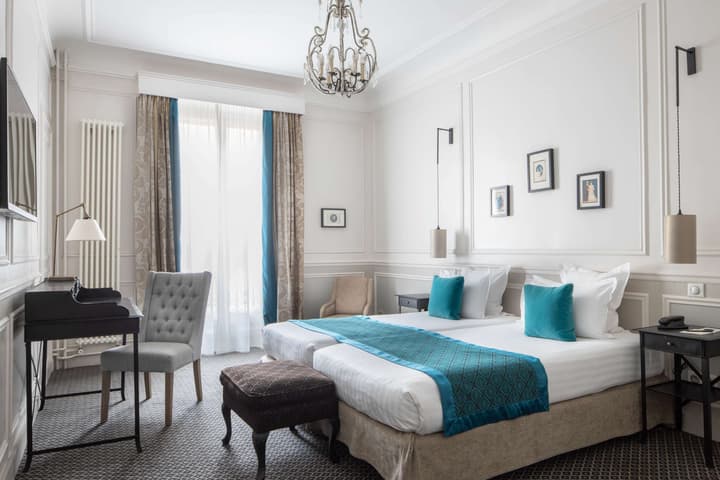 Hôtel Bradford Elysées – Astotel