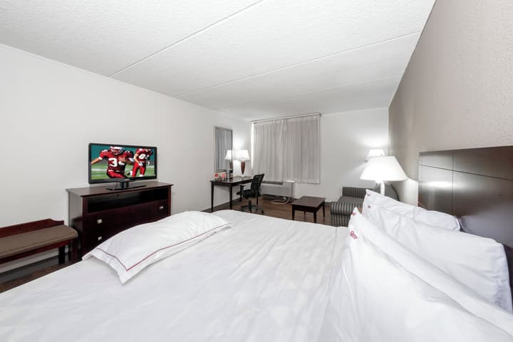 Red Roof Inn PLUS+ Woodbridge - Carteret