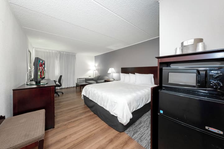 Red Roof Inn PLUS+ Woodbridge - Carteret
