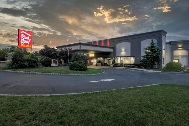 Red Roof Inn PLUS+ Woodbridge - Carteret