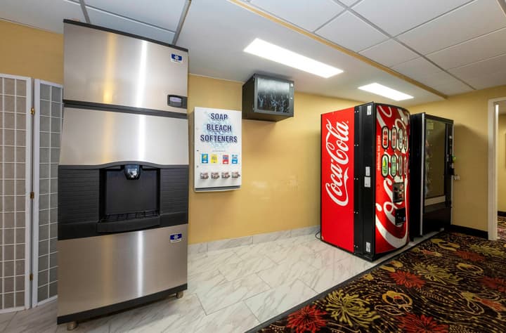 Red Roof Inn PLUS+ Woodbridge - Carteret