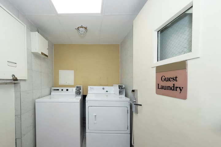 Red Roof Inn PLUS+ Woodbridge - Carteret