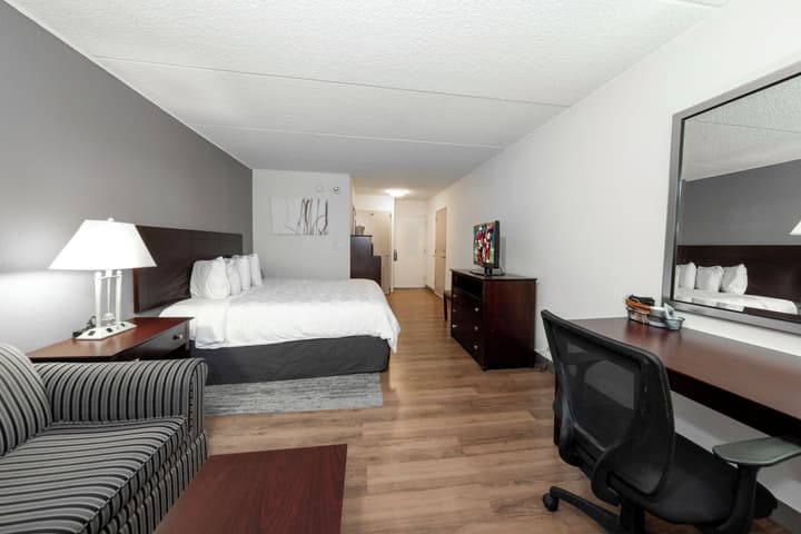 Red Roof Inn PLUS+ Woodbridge - Carteret