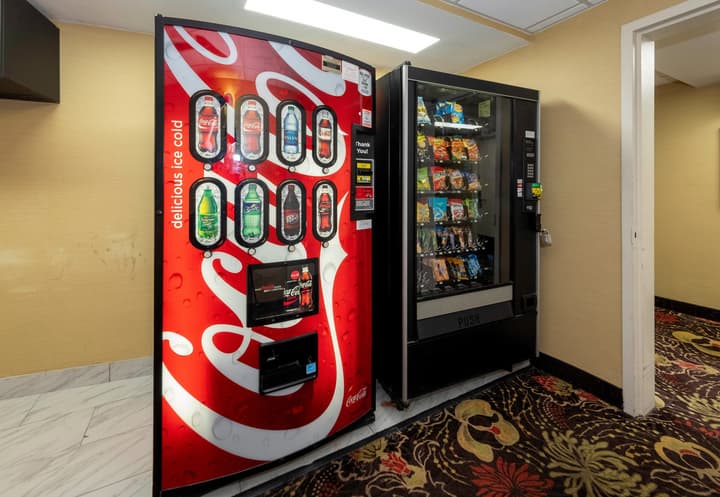 Red Roof Inn PLUS+ Woodbridge - Carteret