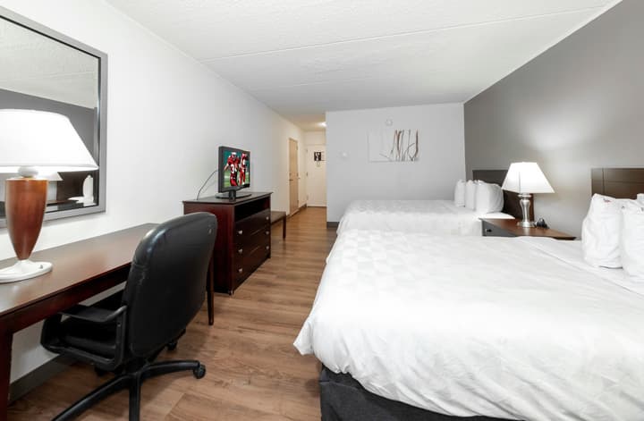 Red Roof Inn PLUS+ Woodbridge - Carteret