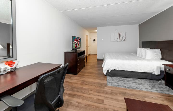Red Roof Inn PLUS+ Woodbridge - Carteret