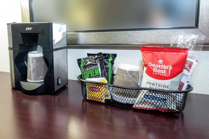 Red Roof Inn PLUS+ Woodbridge - Carteret