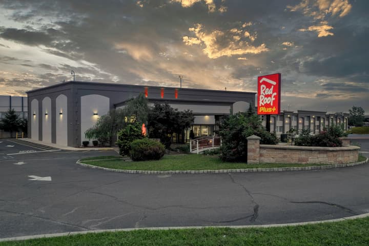 Red Roof Inn PLUS+ Woodbridge - Carteret