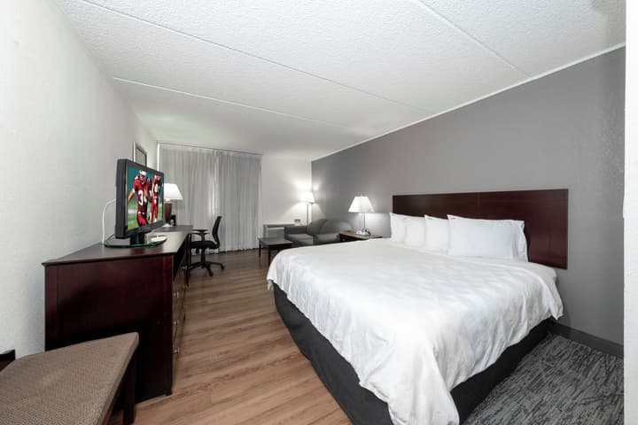 Red Roof Inn PLUS+ Woodbridge - Carteret