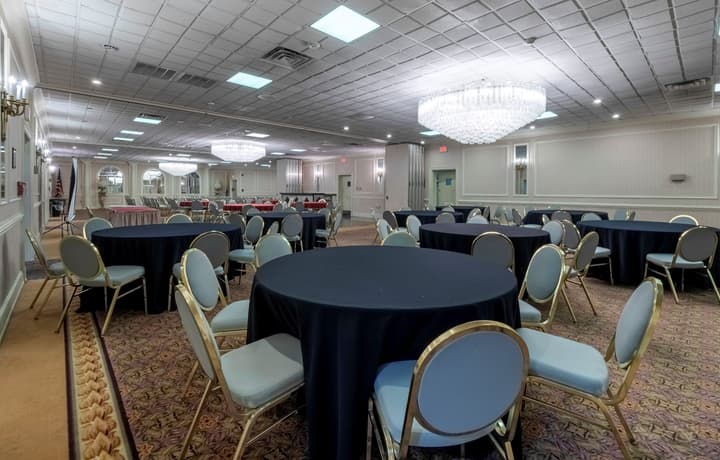 Red Roof Inn PLUS+ Woodbridge - Carteret
