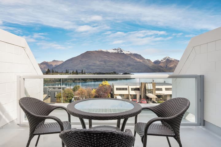 Copthorne Hotel and Apartments Queenstown Lakeview