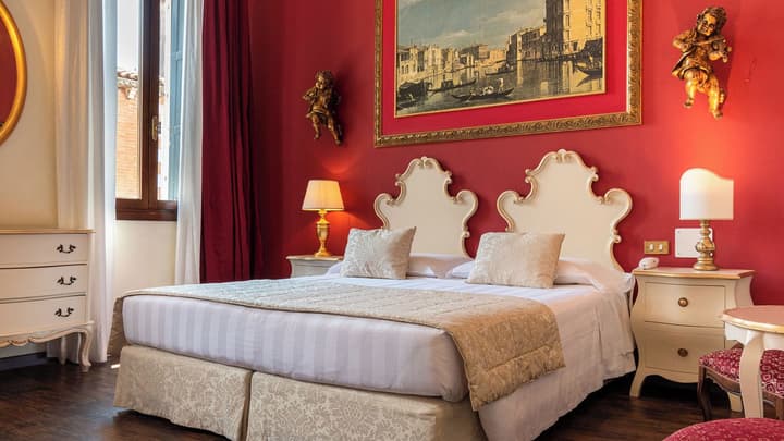 Amadeus Hotel