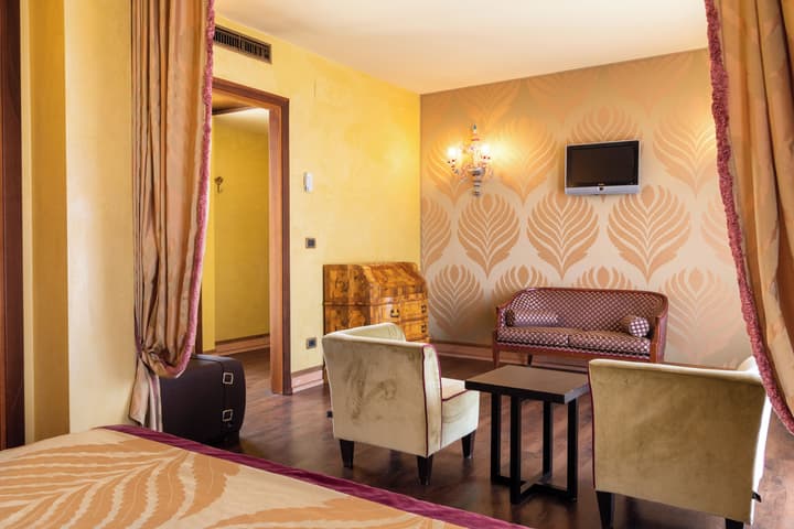 Amadeus Hotel