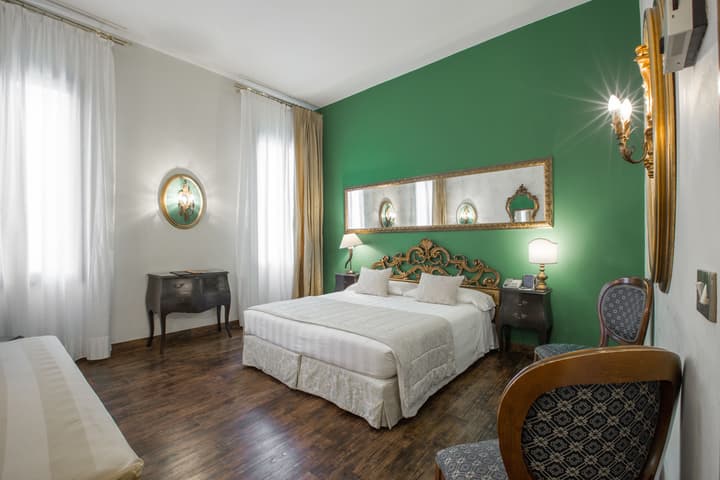 Amadeus Hotel