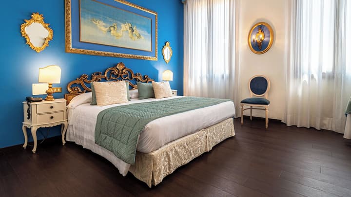 Amadeus Hotel