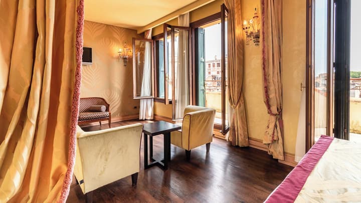 Amadeus Hotel