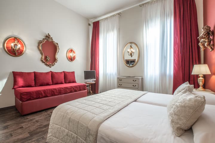 Amadeus Hotel