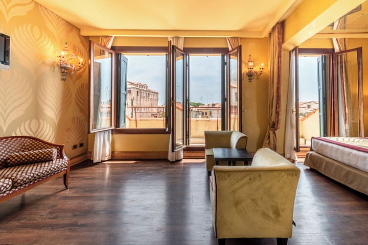 Amadeus Hotel