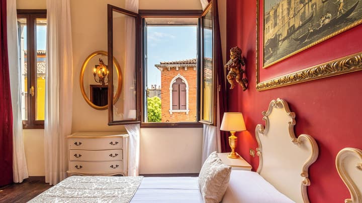 Amadeus Hotel