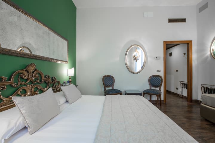 Amadeus Hotel