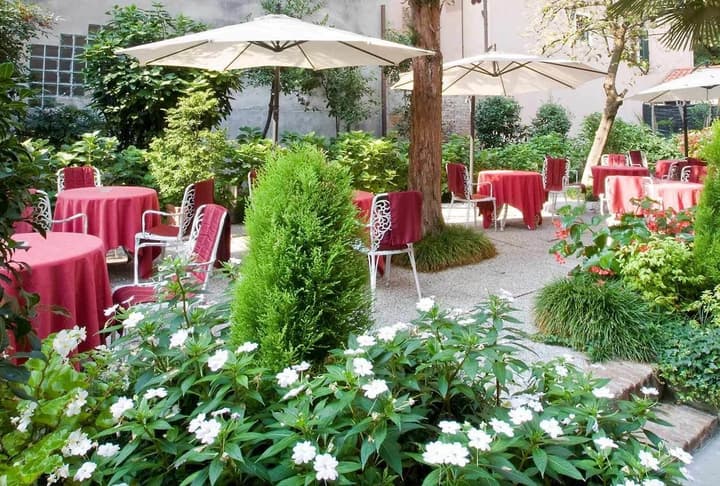 Amadeus Hotel